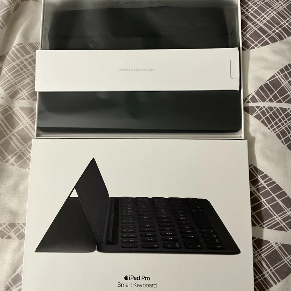 Ipad Pro Smart Keyboard - Picture 3 of 4